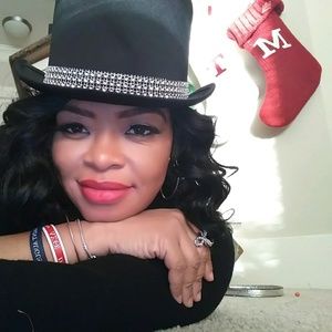 Meet your Posher, Trinia